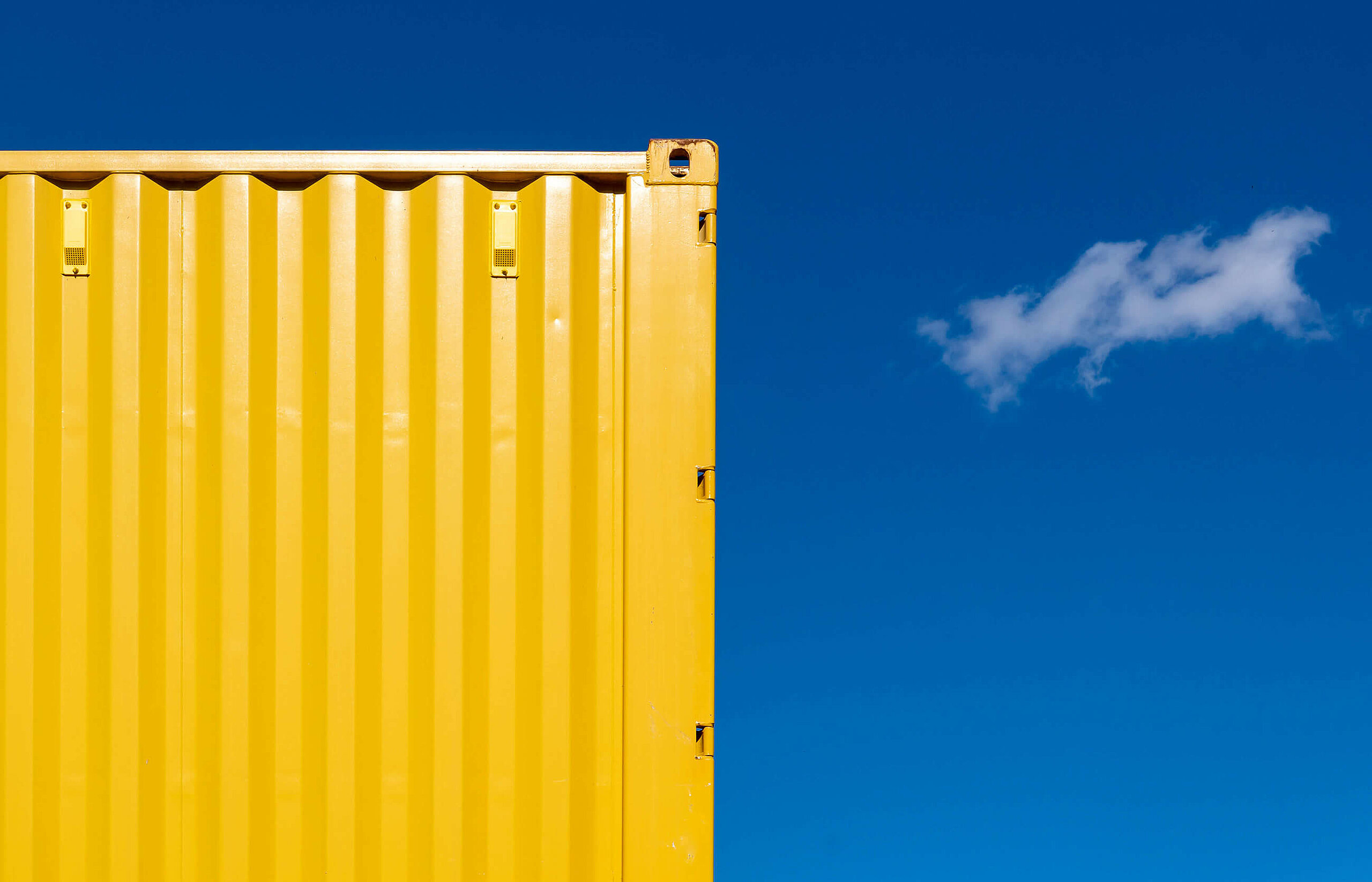 Imagebild Container vor Himmel