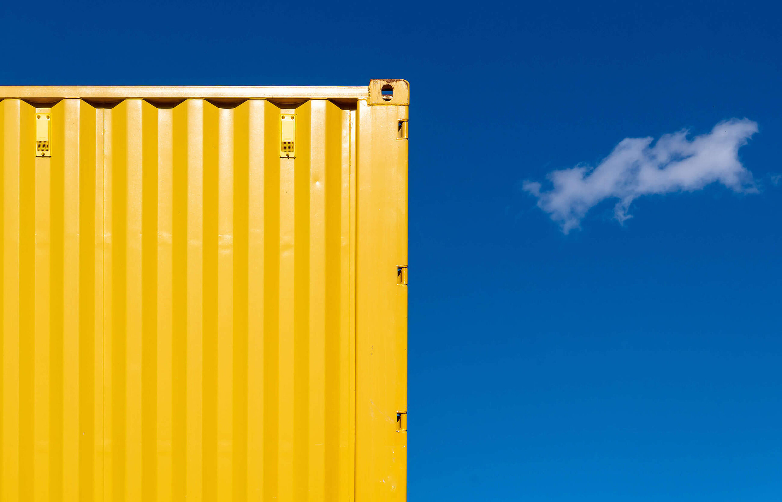 Imagebild Container vor Himmel